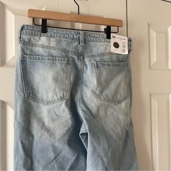 BP High Rise Button Fly Mom Jeans - Size 32 - Blue Light Vintage Wash - NWT - Picture 3 of 7